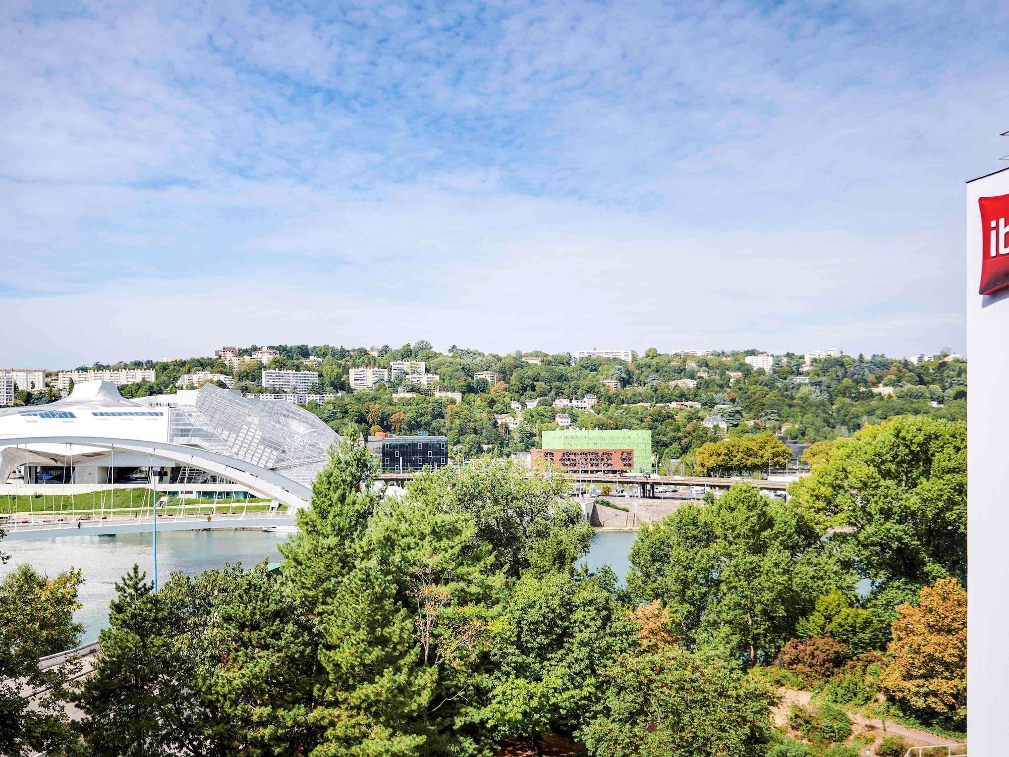 Ibis Lyon Gerland Musee Des Confluences Exterior photo